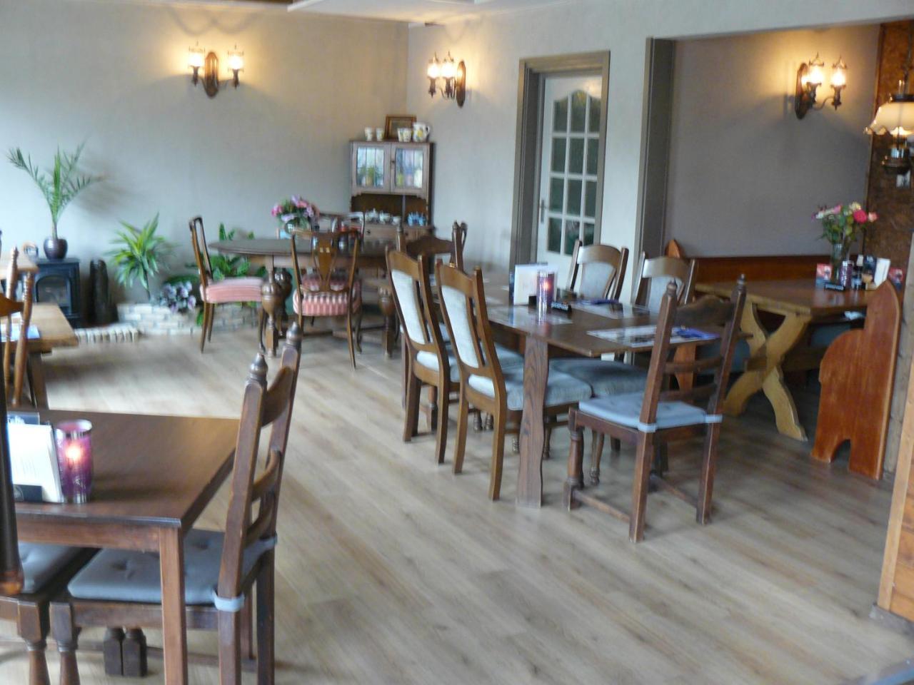 Eetcafe/Pension Nooitgedacht Strijen Esterno foto