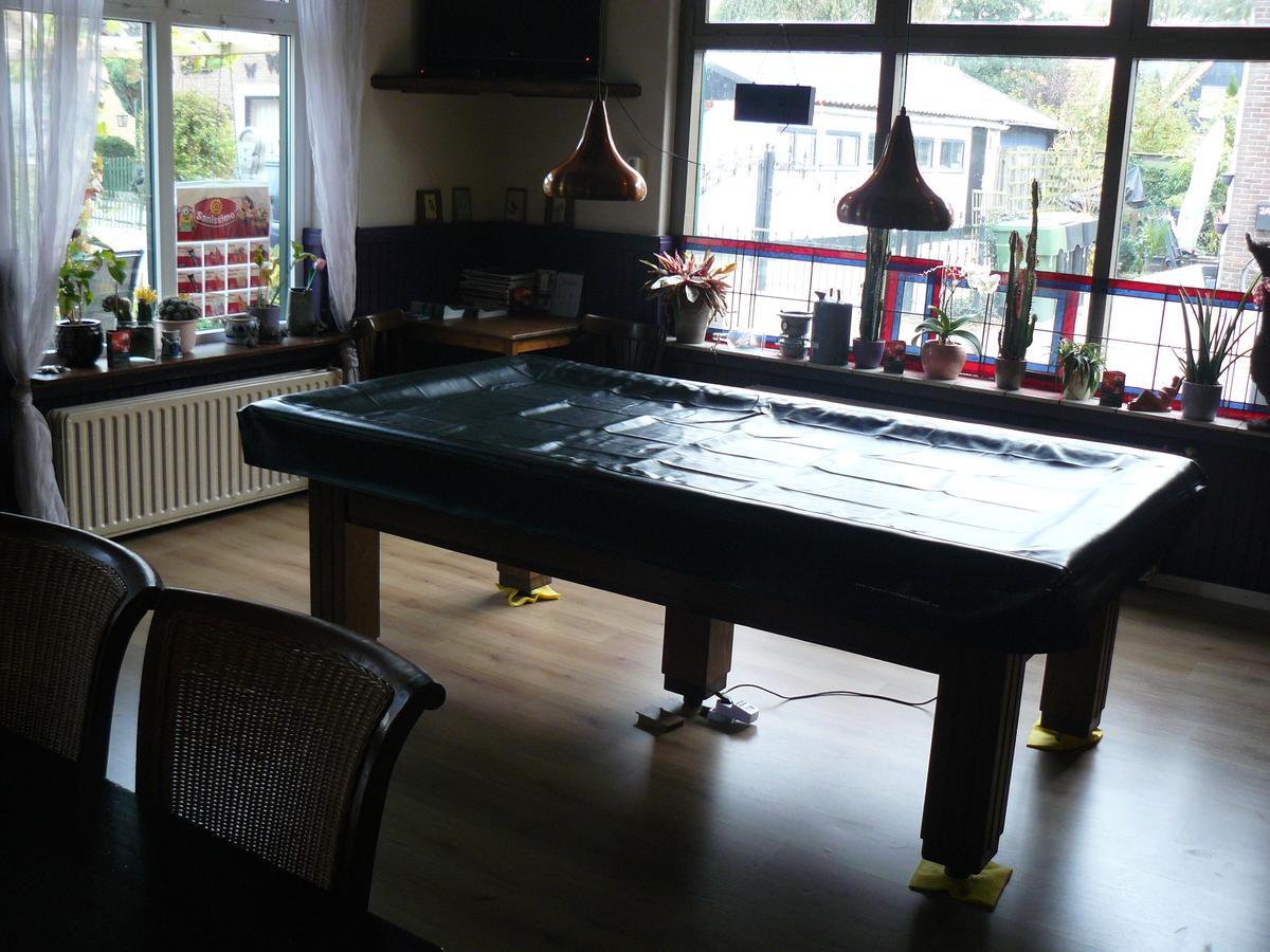 Eetcafe/Pension Nooitgedacht Strijen Esterno foto